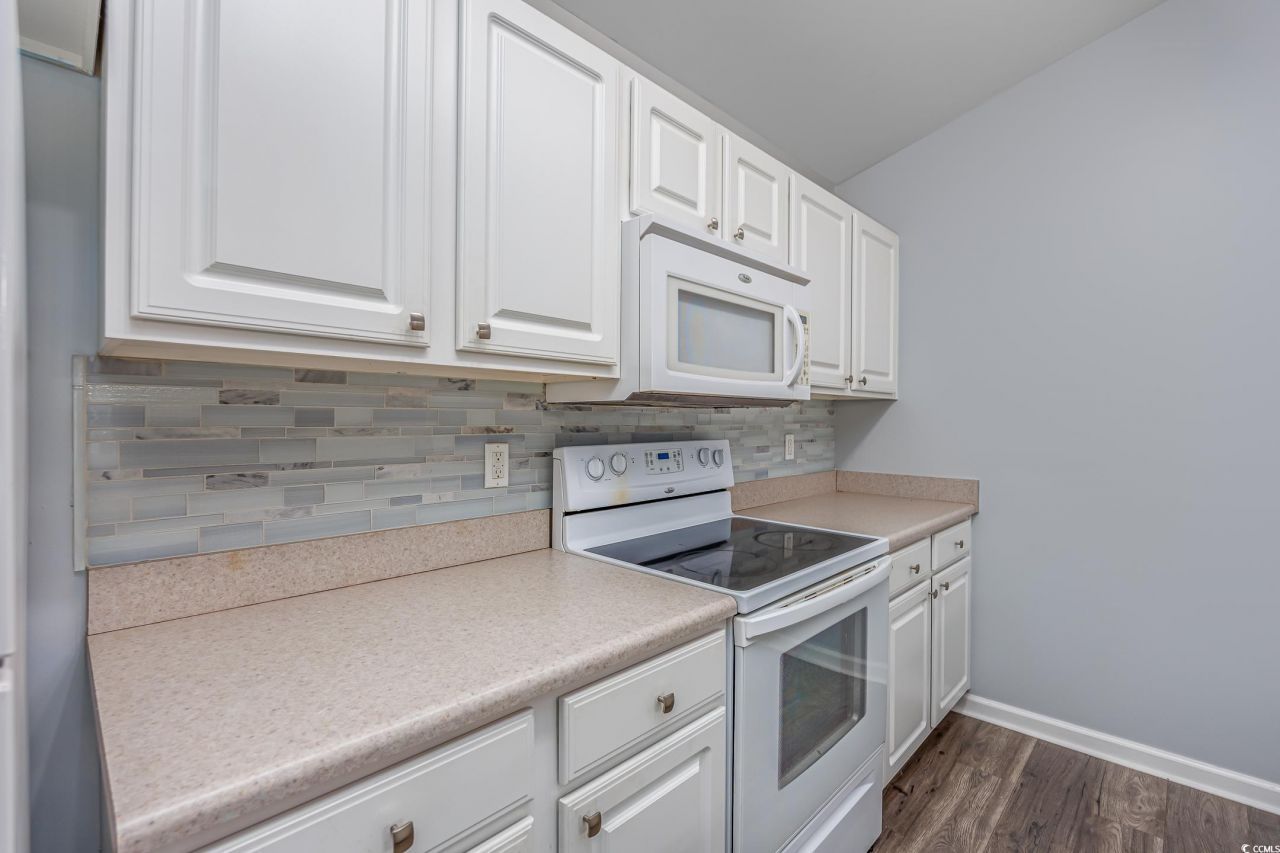 4850 Meadowsweet Dr. Photo 12