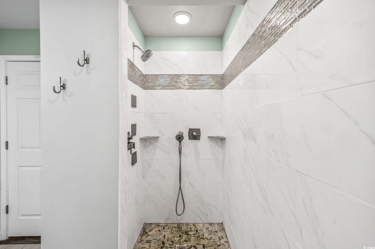 4850 Meadowsweet Dr. Photo 19