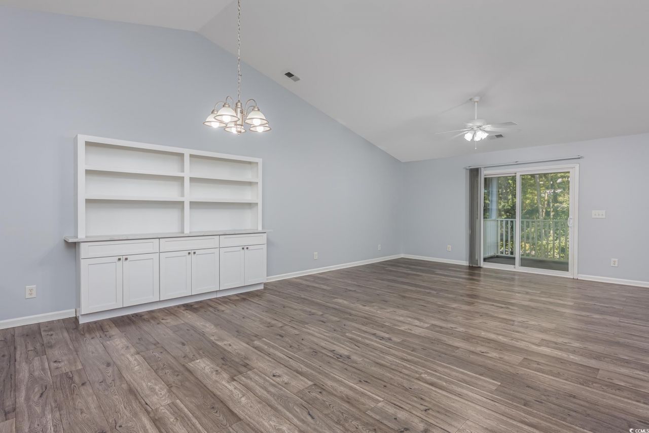 4850 Meadowsweet Dr. Photo 3