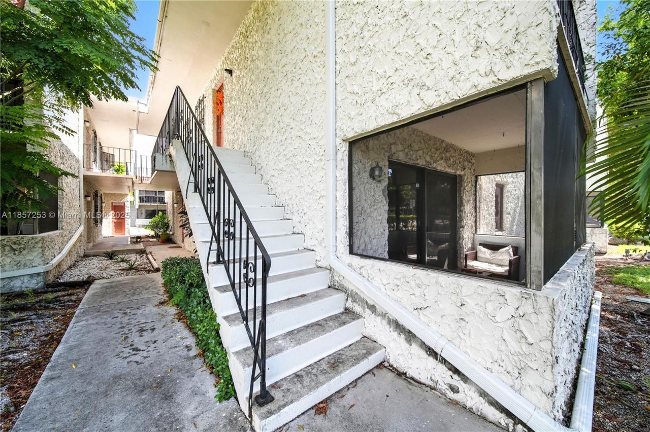 8701 SW 141st St, Unit B1, Palmetto Bay, FL 33176 Photo