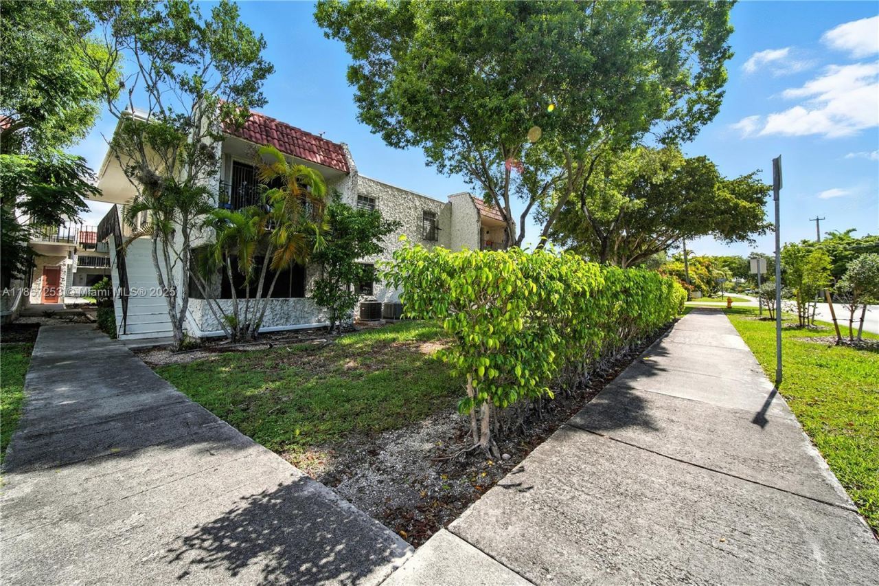 8701 SW 141st St, Unit B1, Palmetto Bay, FL 33176 Photo