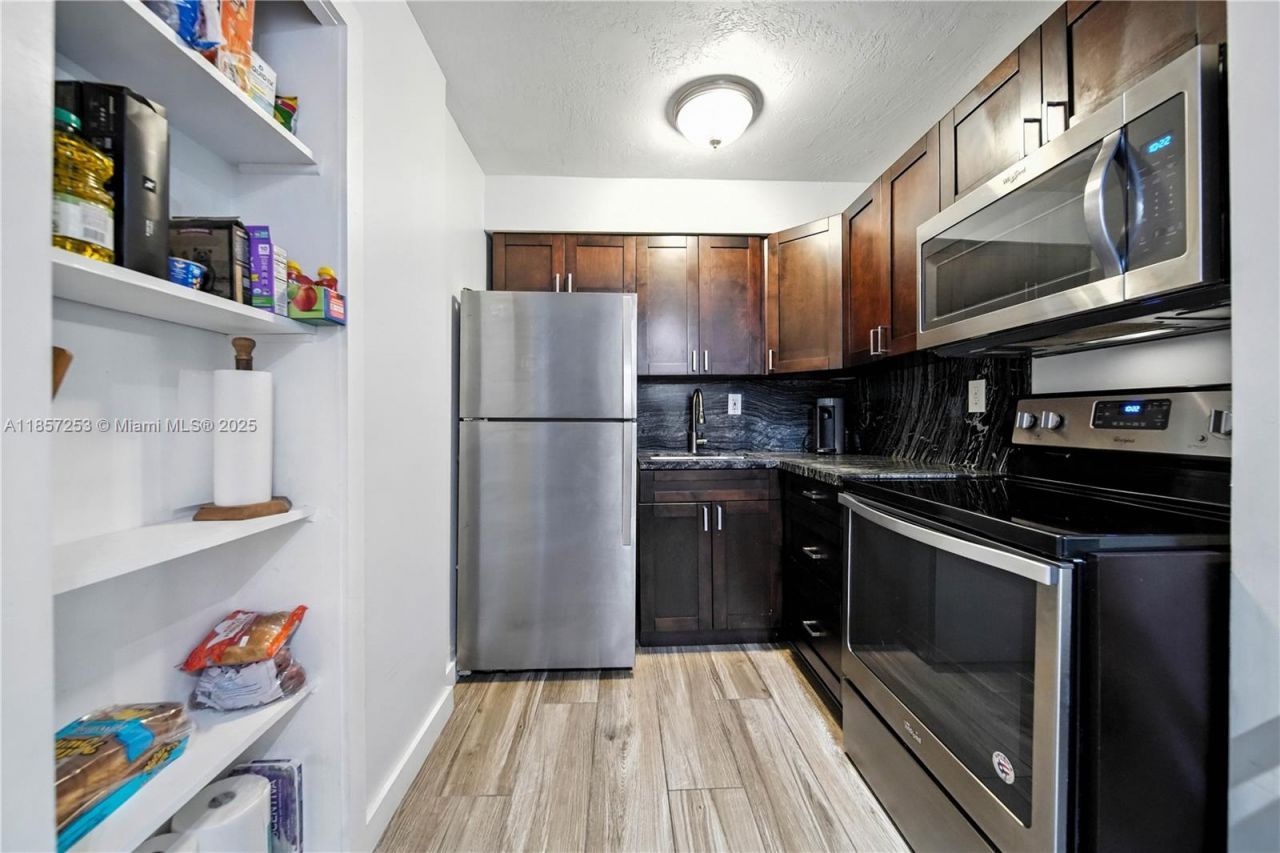 8701 SW 141st St, Unit B1, Palmetto Bay, FL 33176 Photo