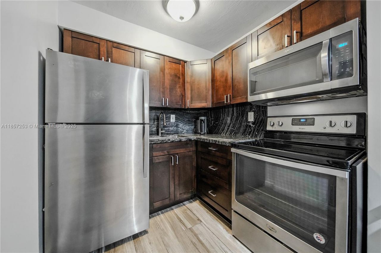 8701 SW 141st St, Unit B1, Palmetto Bay, FL 33176 Photo