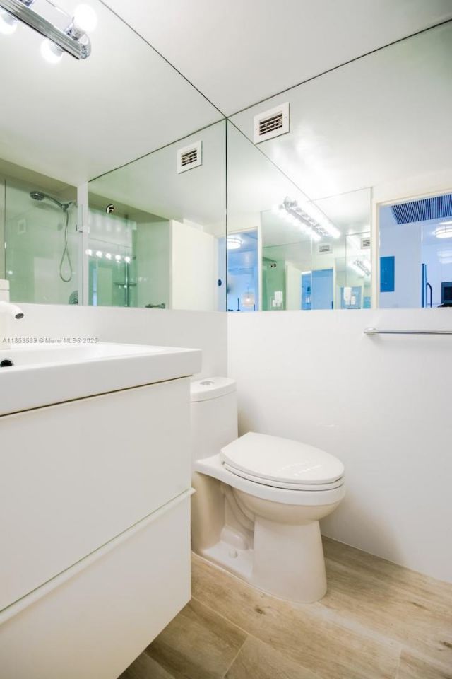 5601 Collins Ave, Unit 1204, Miami Beach, FL 33140 Photo