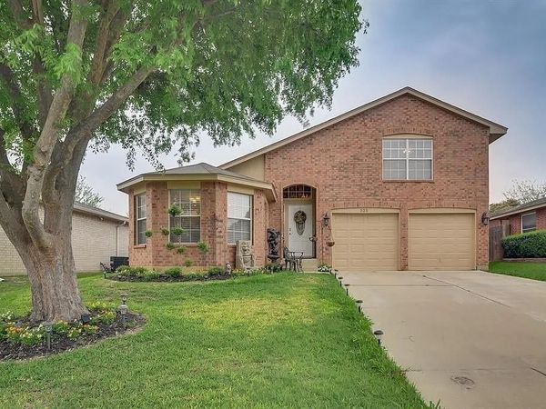 525 Berryhill Drive, Mansfield, TX 76063