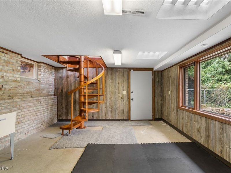 2317 Raintree Street NE, Canton, OH 44705 Photo 12