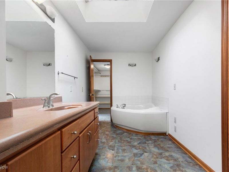 2317 Raintree Street NE, Canton, OH 44705 Photo 19