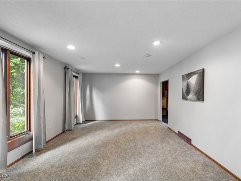 2317 Raintree Street NE, Canton, OH 44705 Photo 5