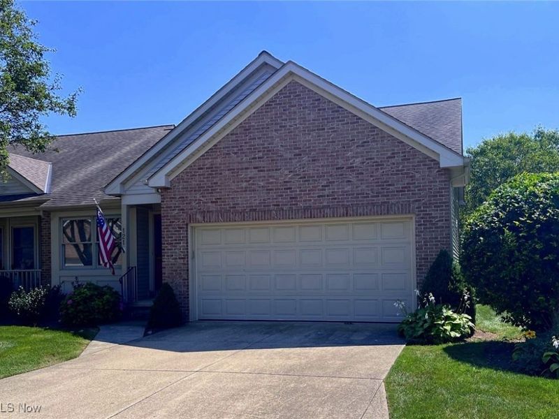 121 Oakley Green Drive, Elyria, OH 44035 Photo 2