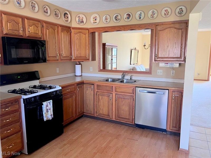 121 Oakley Green Drive, Elyria, OH 44035 Photo 7