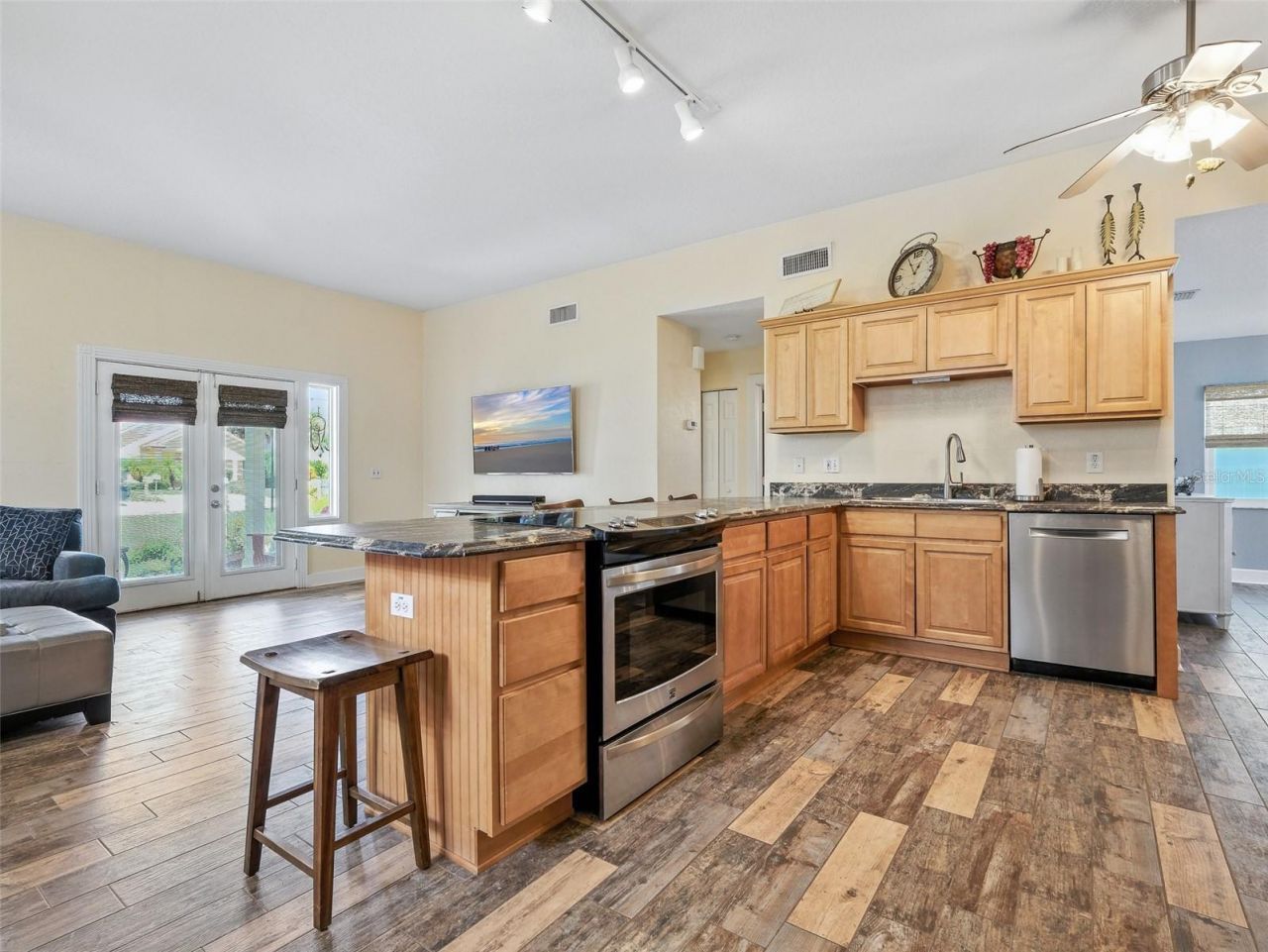 833 E 25th Avenue, New Smyrna Beach, FL 32169 Photo