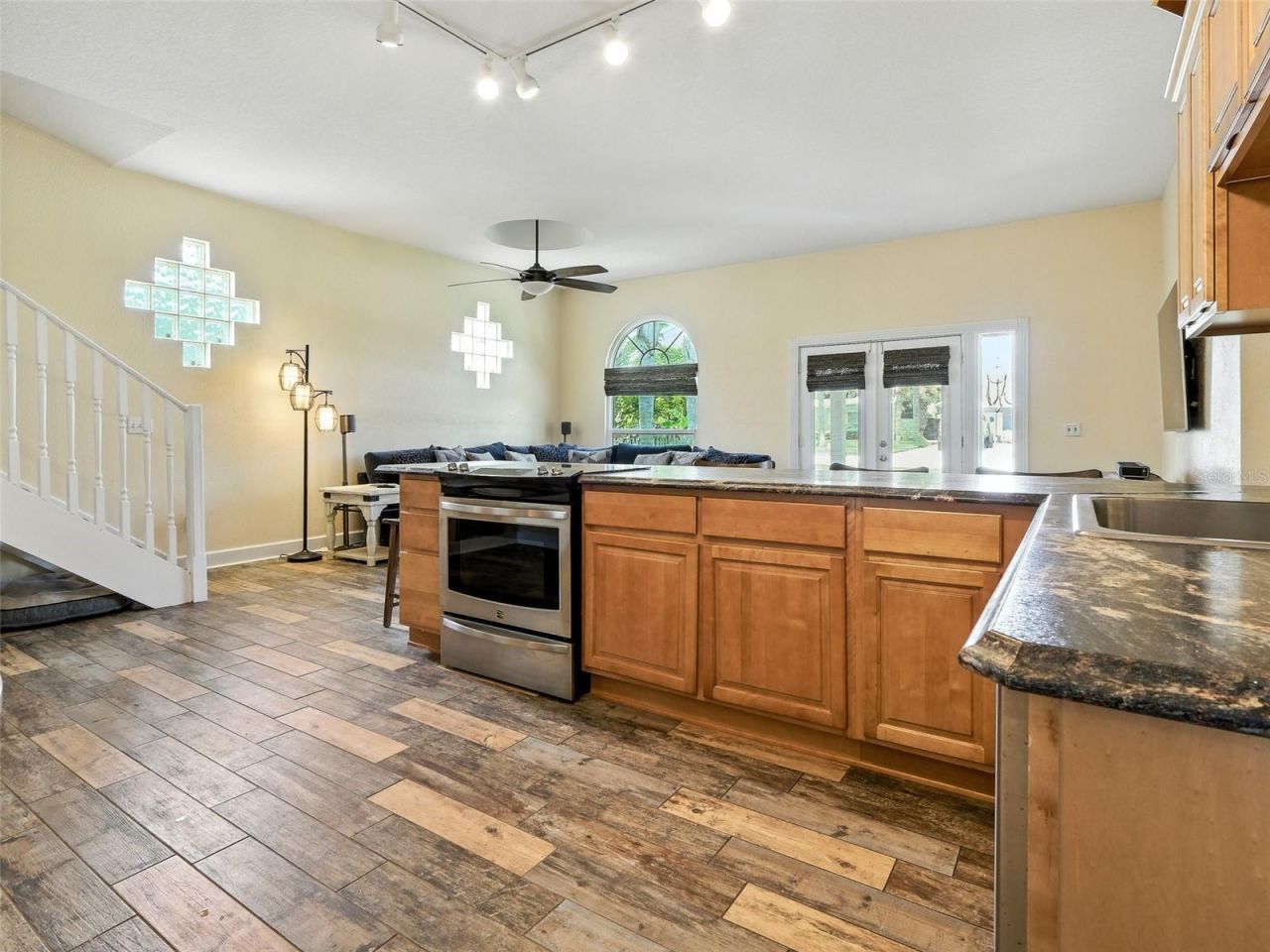 833 E 25th Avenue, New Smyrna Beach, FL 32169 Photo