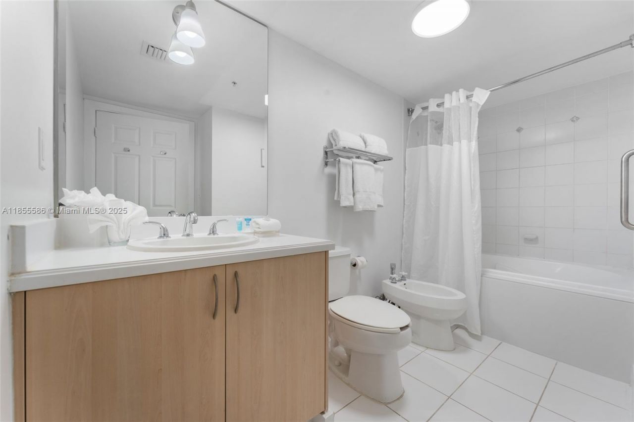 2951 S Bayshore Dr, Unit 506, Miami, FL 33133 Photo