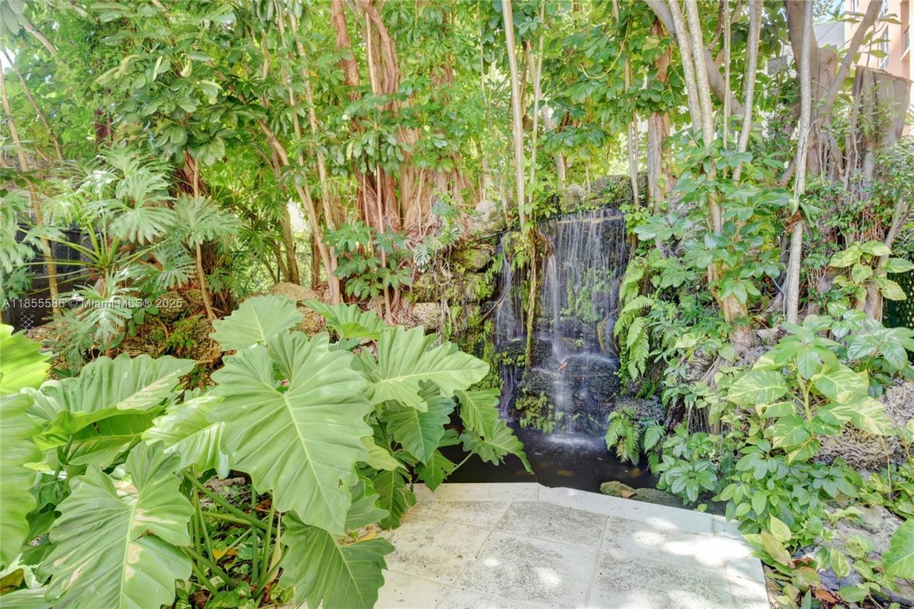 2951 S Bayshore Dr, Unit 506, Miami, FL 33133 Photo