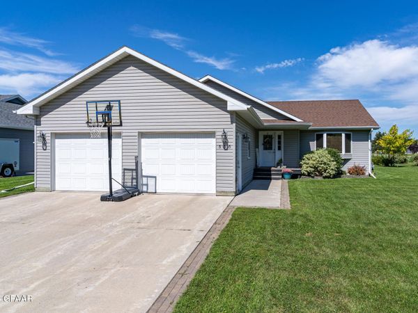 555 1ST Avenue NE, Crookston, MN 56716