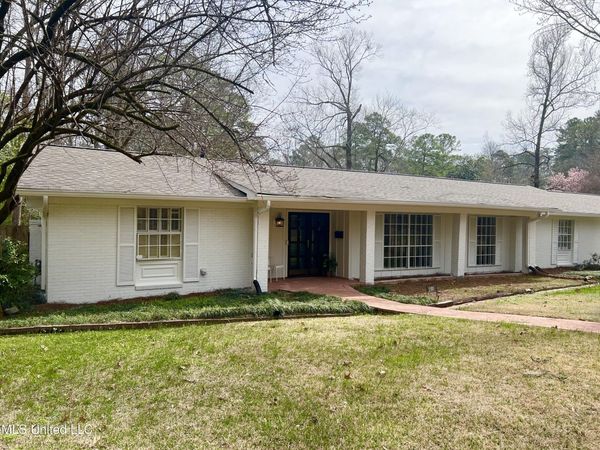 4810 Shadowwood Drive, Jackson, MS 39211