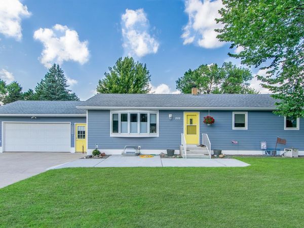 205 Prairie Avenue NE, Staples, MN 56479