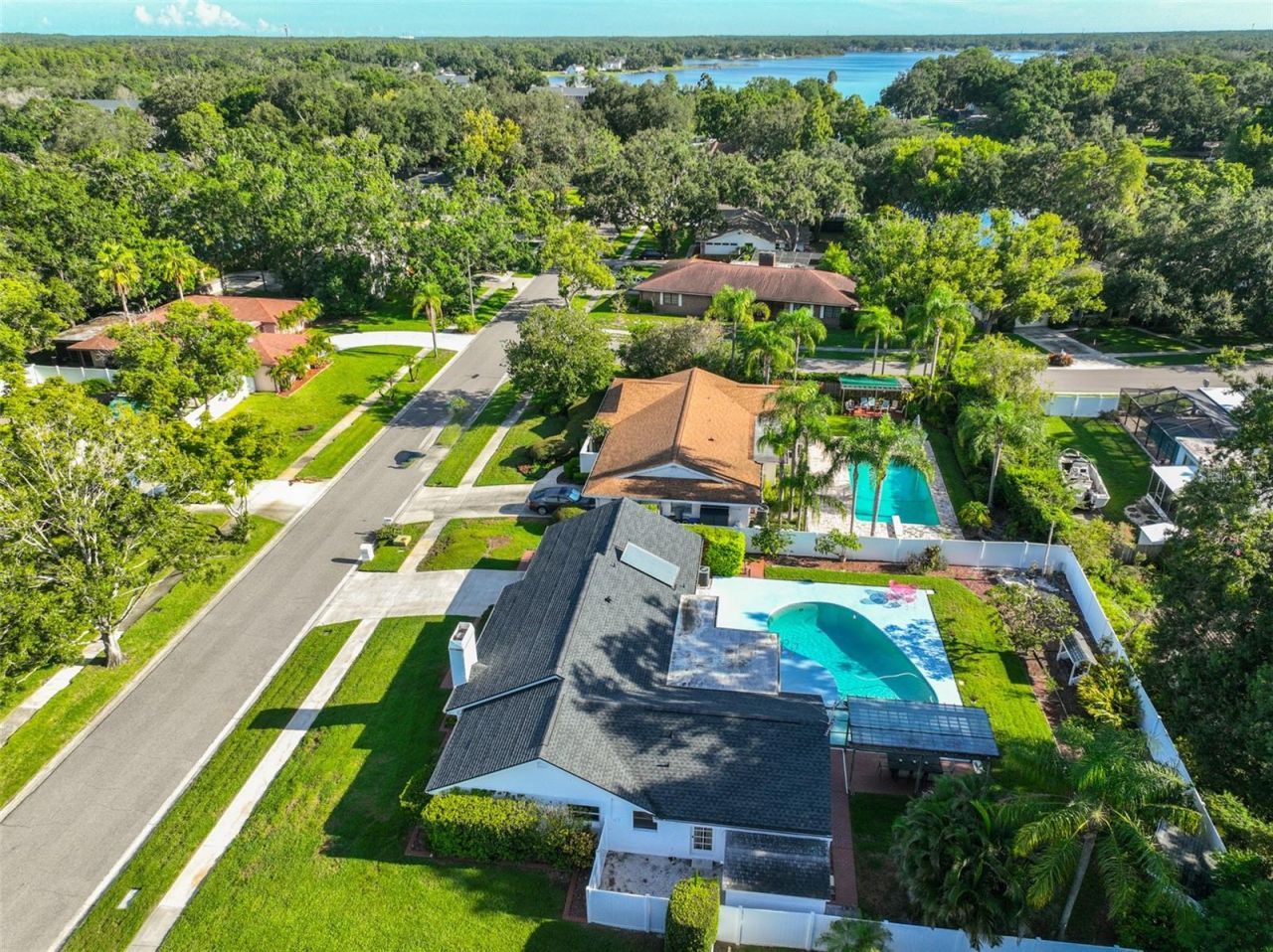 13562 Lake Magdalene Drive, Tampa, FL 33613 Photo