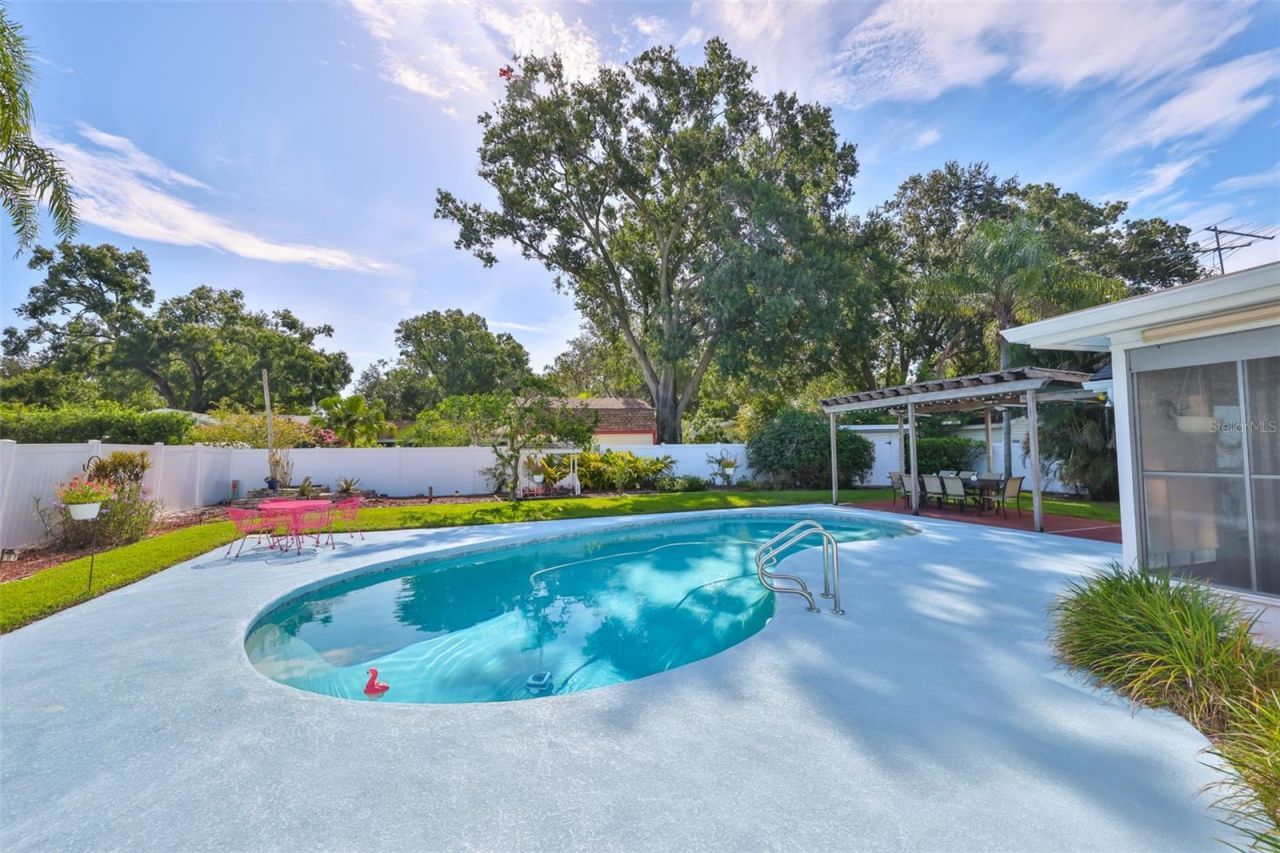 13562 Lake Magdalene Drive, Tampa, FL 33613 Photo