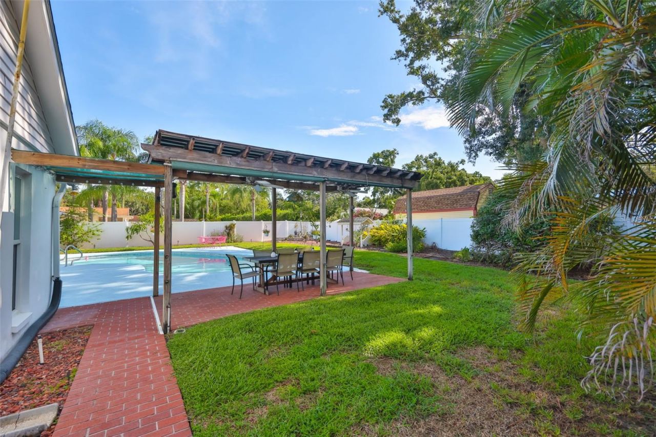 13562 Lake Magdalene Drive, Tampa, FL 33613 Photo