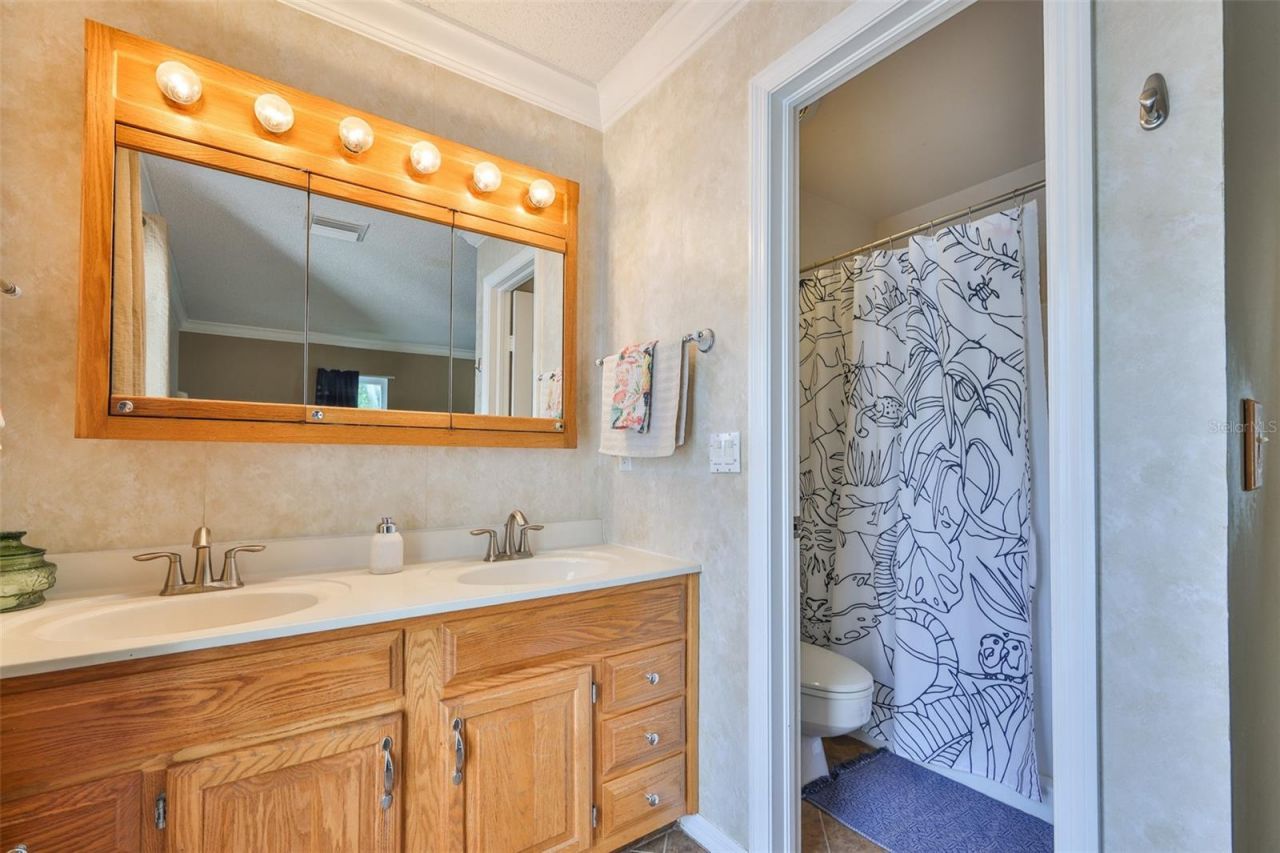 13562 Lake Magdalene Drive, Tampa, FL 33613 Photo