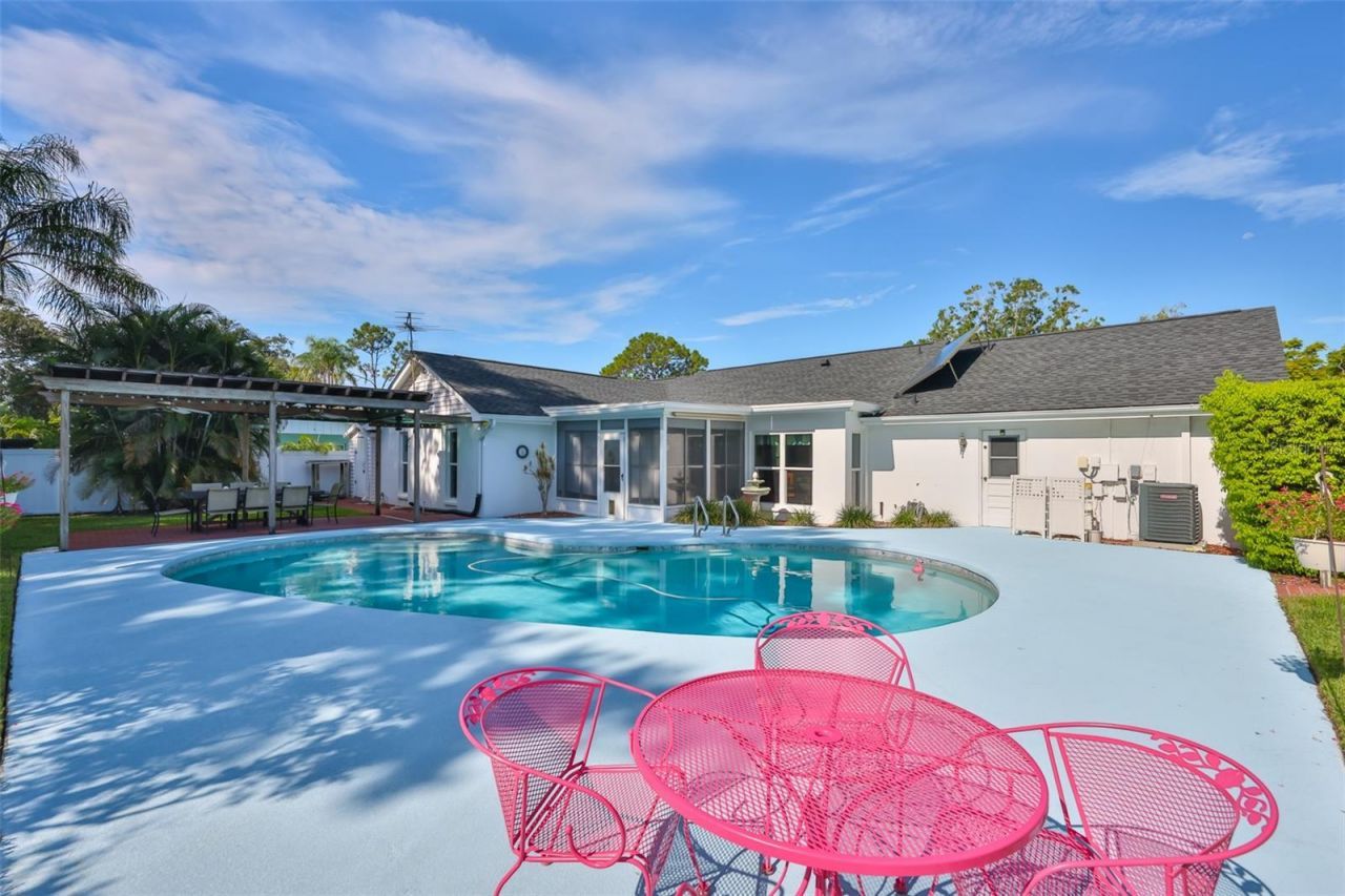 13562 Lake Magdalene Drive, Tampa, FL 33613 Photo