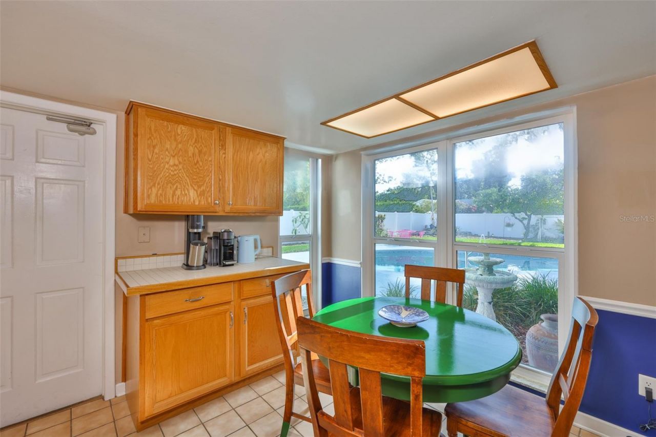 13562 Lake Magdalene Drive, Tampa, FL 33613 Photo