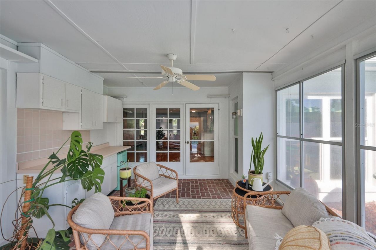 13562 Lake Magdalene Drive, Tampa, FL 33613 Photo