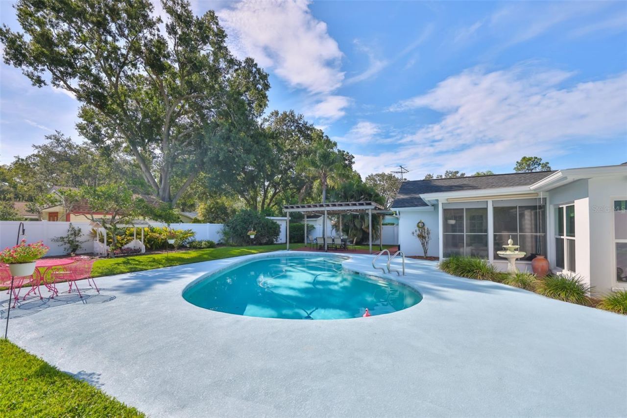 13562 Lake Magdalene Drive, Tampa, FL 33613 Photo