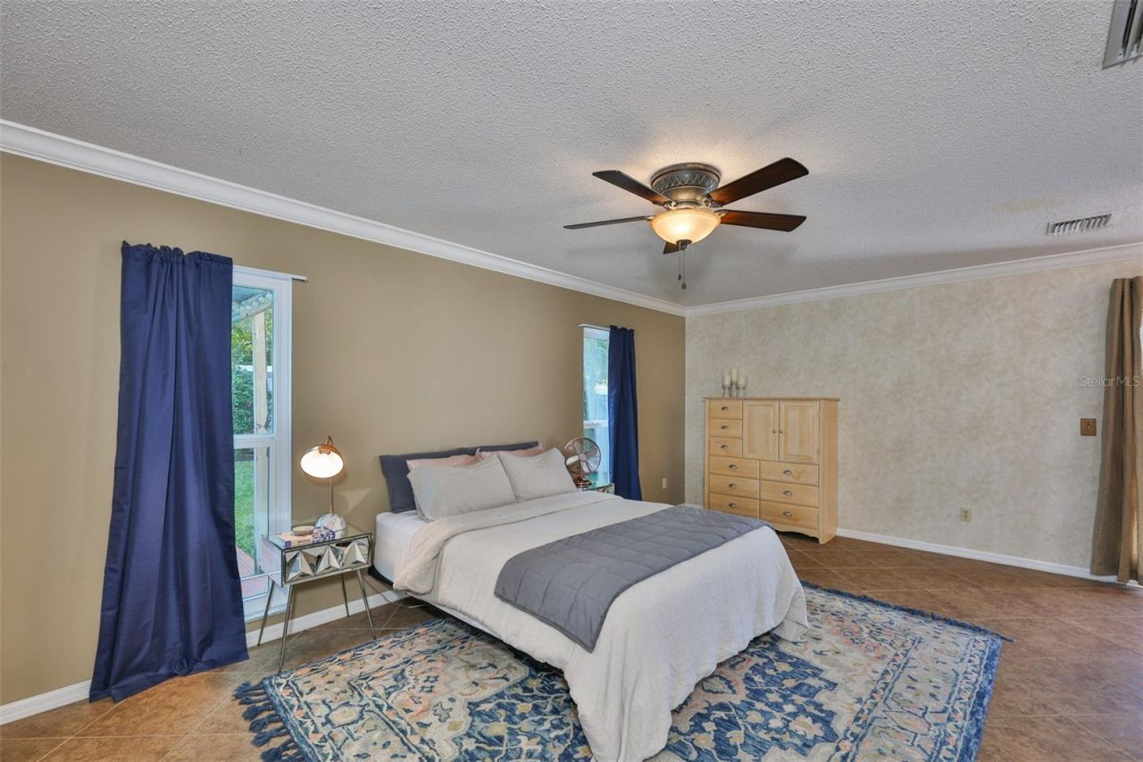 13562 Lake Magdalene Drive, Tampa, FL 33613 Photo