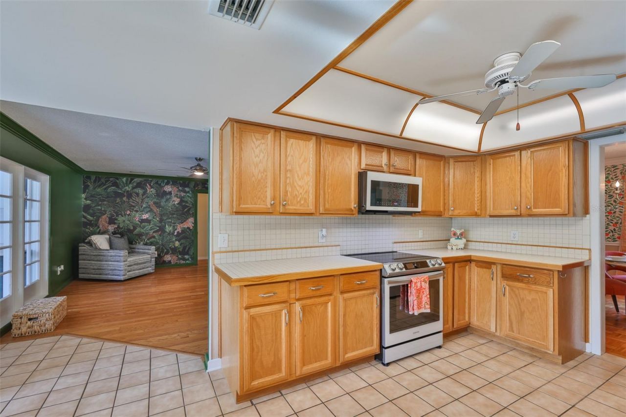 13562 Lake Magdalene Drive, Tampa, FL 33613 Photo