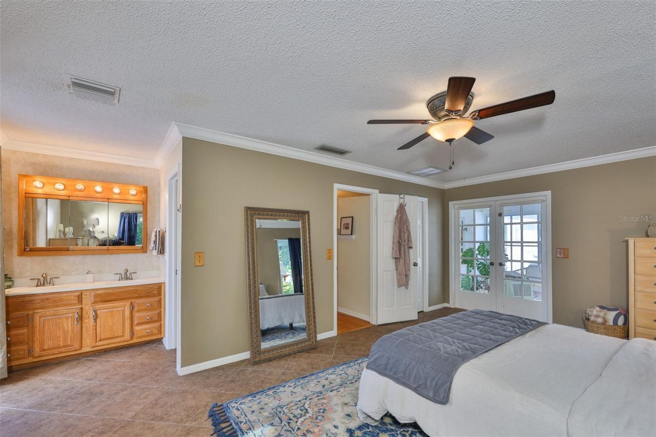 13562 Lake Magdalene Drive, Tampa, FL 33613 Photo