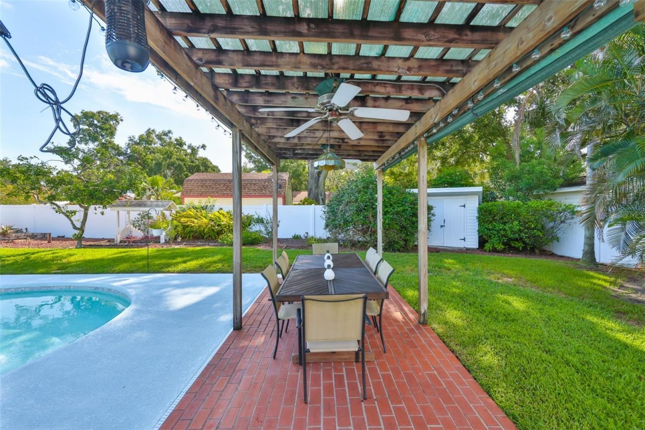 13562 Lake Magdalene Drive, Tampa, FL 33613 Photo