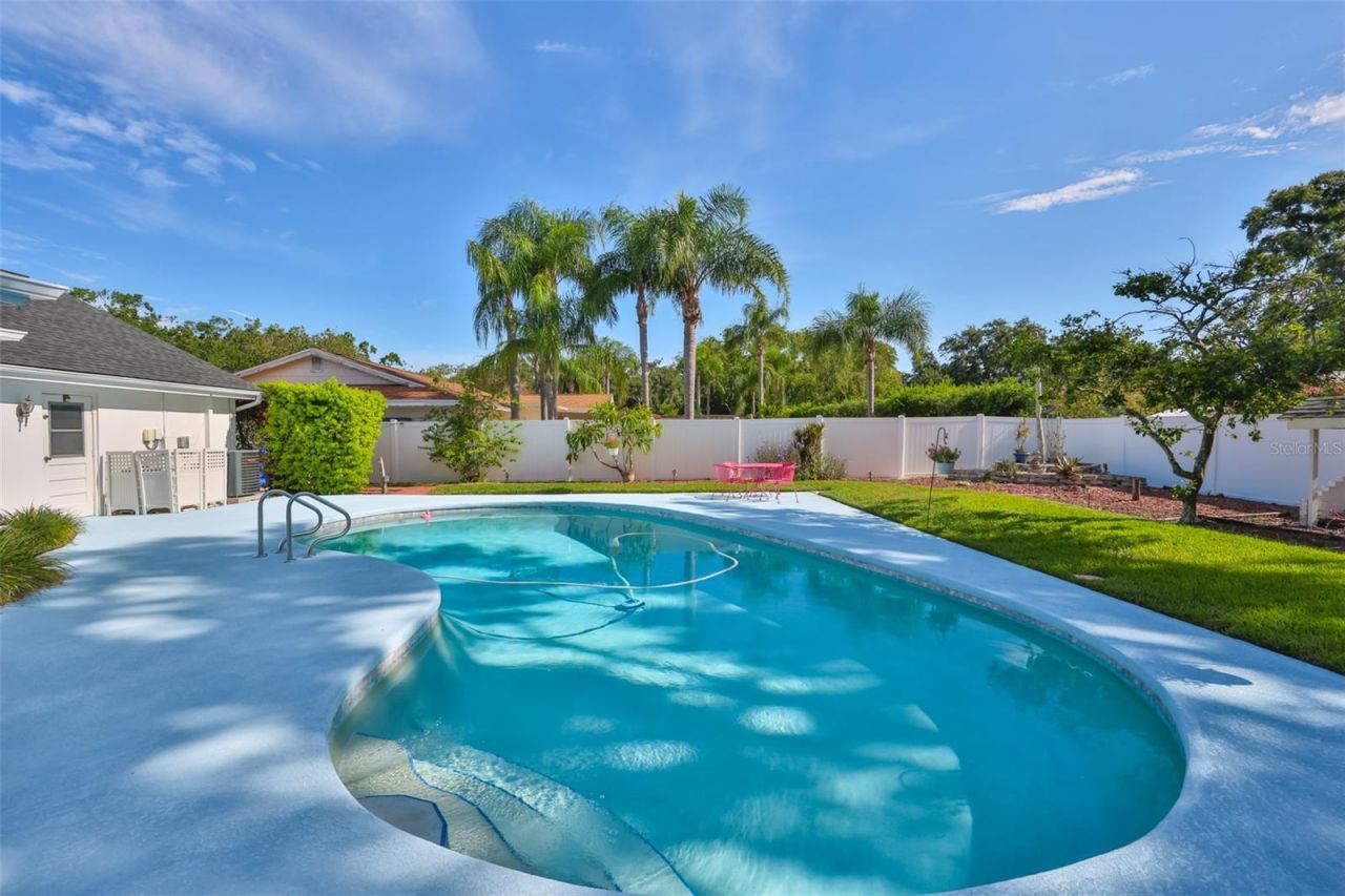 13562 Lake Magdalene Drive, Tampa, FL 33613 Photo