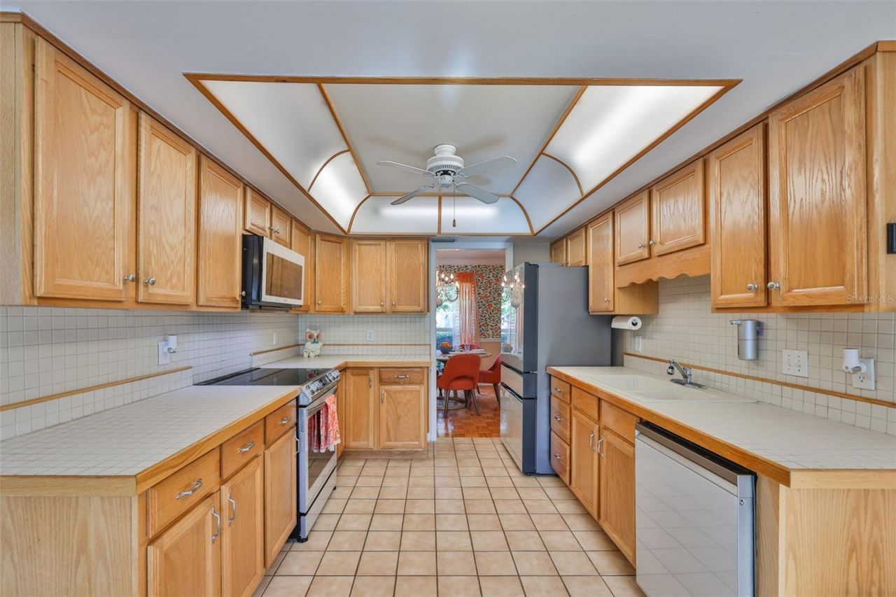 13562 Lake Magdalene Drive, Tampa, FL 33613 Photo