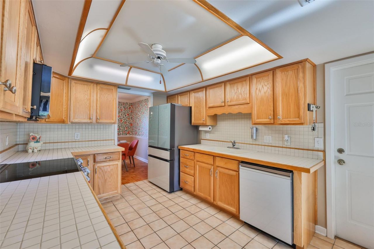 13562 Lake Magdalene Drive, Tampa, FL 33613 Photo