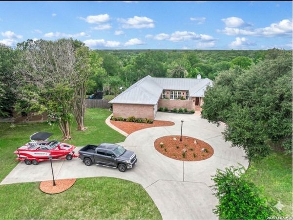 352 Ridge Crest, Seguin, TX 78155