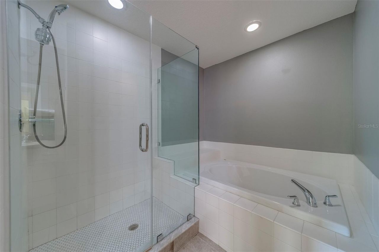 270 Valencia Circle, Saint Petersburg, FL 33716 Photo