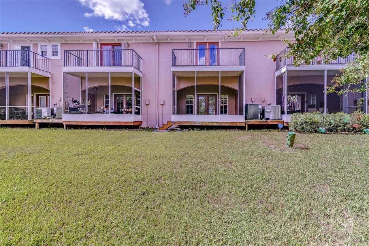 270 Valencia Circle, Saint Petersburg, FL 33716 Photo