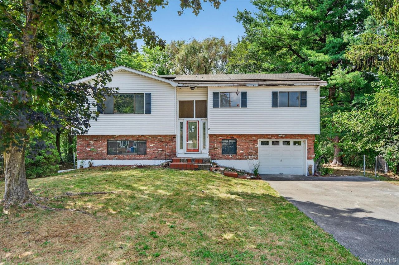 12 Westminister Drive, Middletown, NY 10940 Main Photo