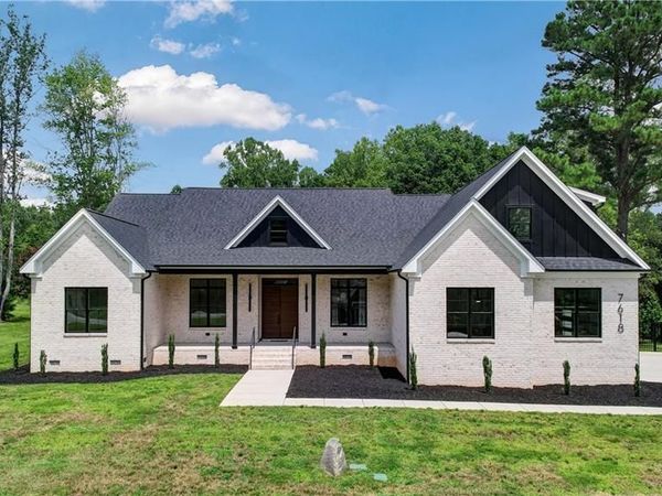 7618 Pemberley Drive, Oak Ridge, NC 27310