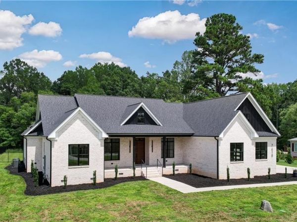 7618 Pemberley Drive, Oak Ridge, NC 27310