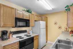 2276 Essex Dr. photo 4