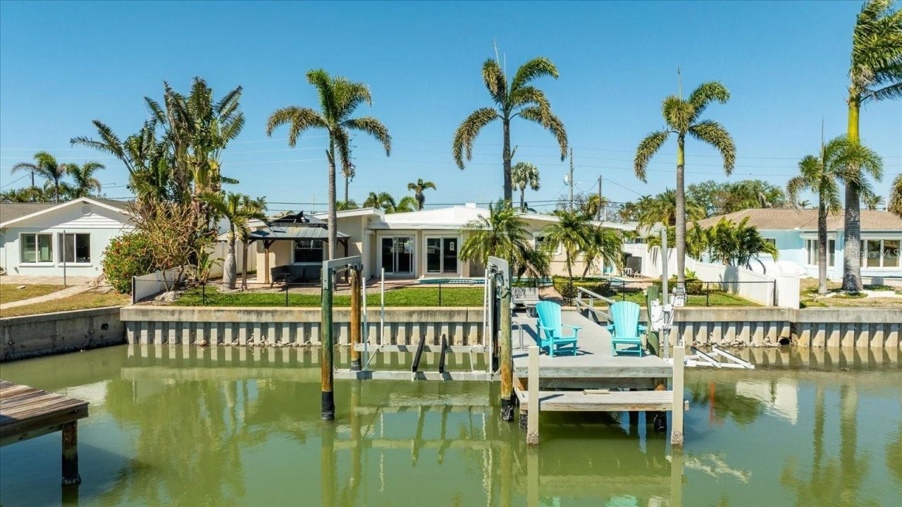 7870 Causeway Boulevard S, Saint Petersburg, FL 33707 Photo