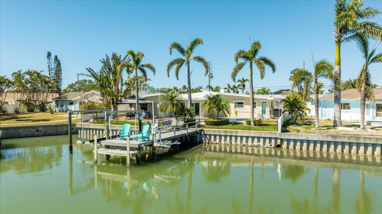 7870 Causeway Boulevard S, Saint Petersburg, FL 33707 Photo