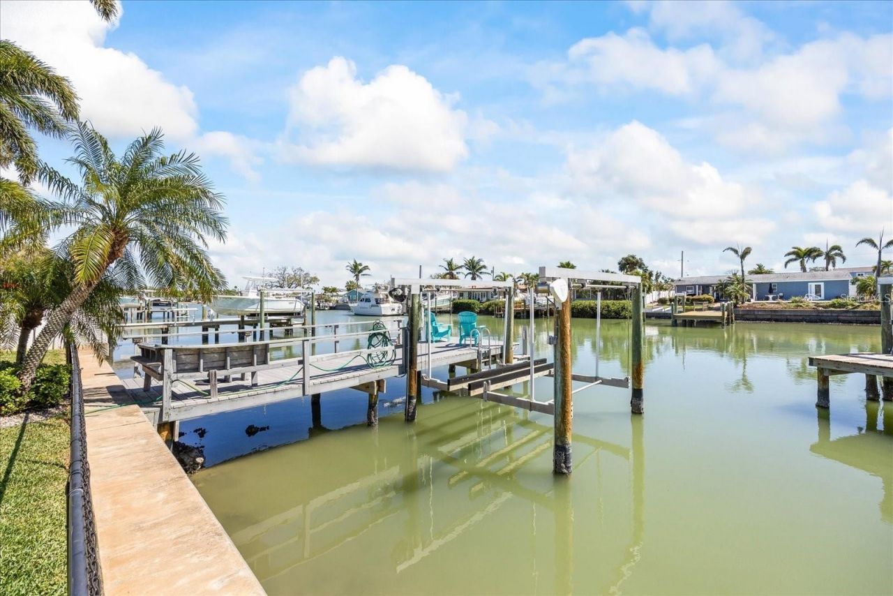 7870 Causeway Boulevard S, Saint Petersburg, FL 33707 Photo