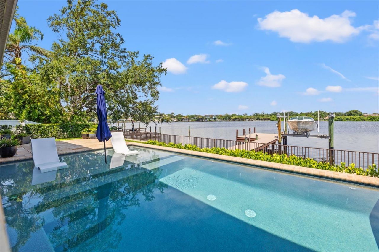 1210 Monterey Boulevard Ne, Saint Petersburg, FL 33704 Photo