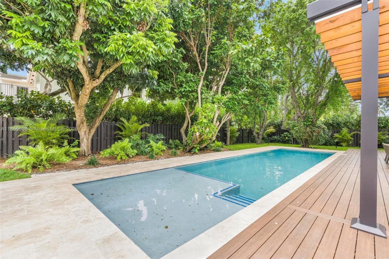 7560 SW 144th St, Palmetto Bay, FL 33158 Photo