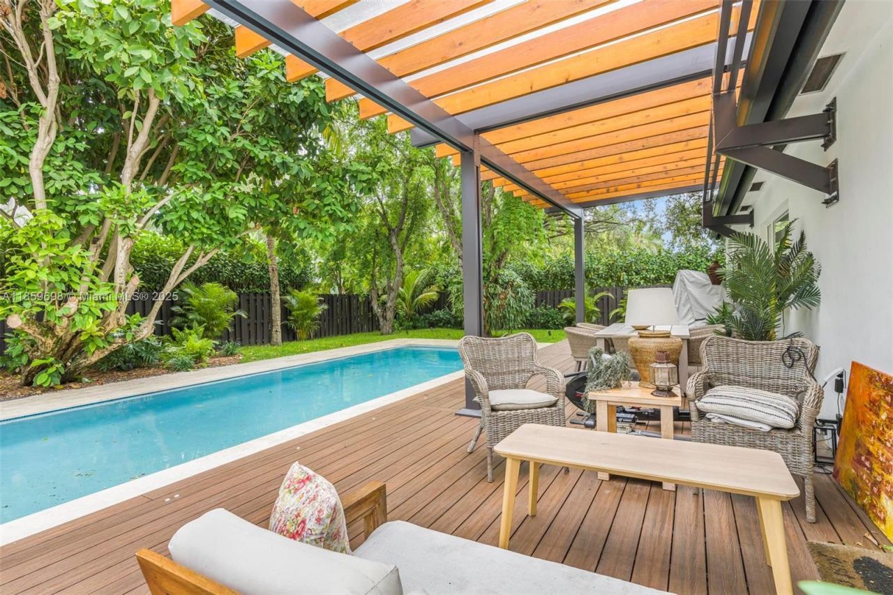 7560 SW 144th St, Palmetto Bay, FL 33158 Photo