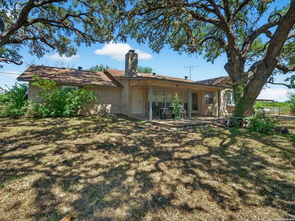 281 County Road 265, Hondo, TX 78861